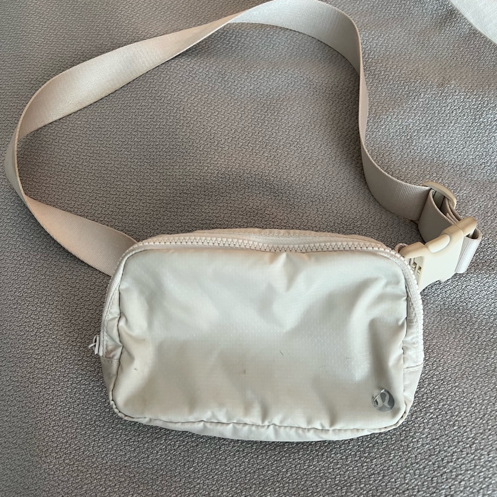 Lululemon belt bag